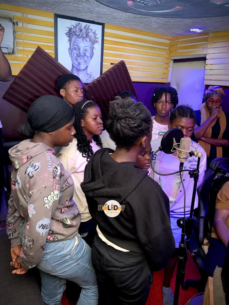 WhatsApp-Image-2026-07-27-at-11.28.30-1 Un tour en studio avec EBE