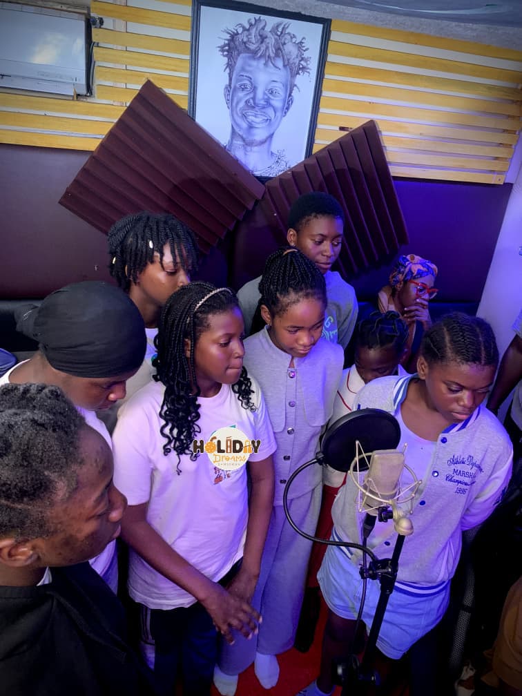 WhatsApp-Image-2026-07-27-at-11.28.30 Un tour en studio avec EBE