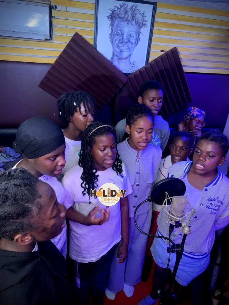 WhatsApp-Image-2026-07-27-at-11.28.31 Un tour en studio avec EBE